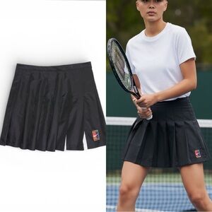 Nike Vintage 1990’s Pleated Black and White Tennis Skirt Size Medium